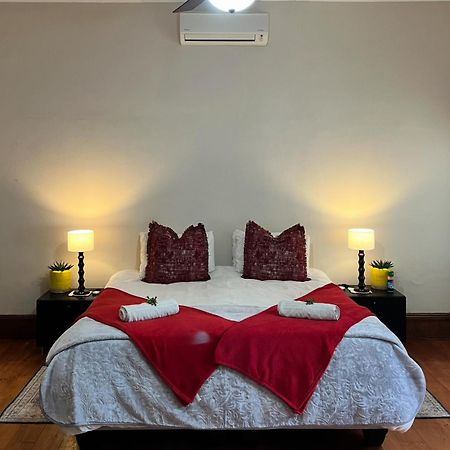 Toni'S Cottage Graaff Reinet Exterior photo